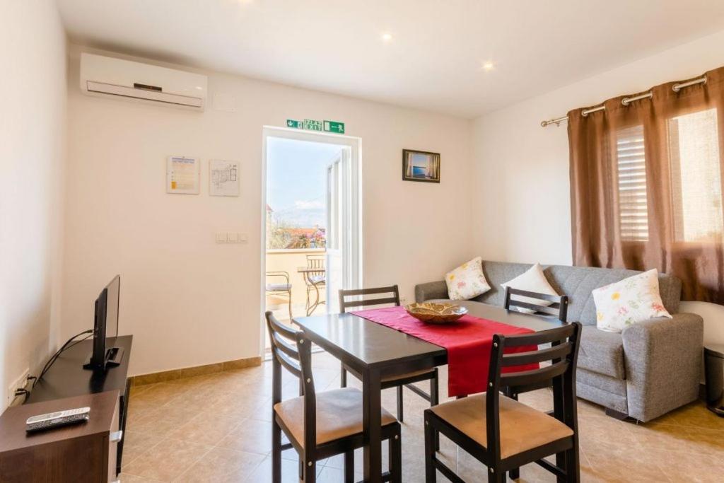 Apartments With A Parking Space Supetar, Brac - 16294 Extérieur photo