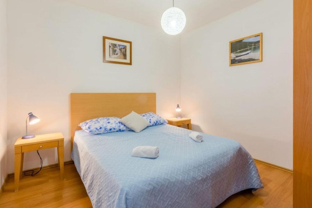 Apartments With A Parking Space Supetar, Brac - 16294 Extérieur photo
